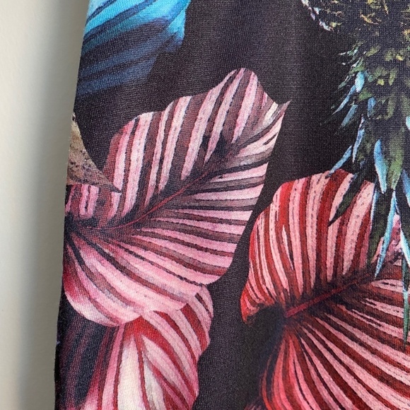 H&M Women's Tropical Print Pull-On Mini Skirt Size Medium - Picture 3 of 11